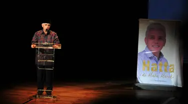 Cawapres Hatta Rajasa memberikan sambutan saat peluncuran buku di Taman Ismail Marzuki, Jakarta, Selasa (8/7/14). (Liputan6.com/Johan Tallo)