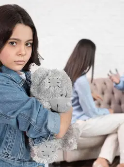 Setiap anak lahir dengan keunikan dan keistimewaannya masing-masing. Namun sayangnya, masih banyak orang tua yang tanpa sadar sering membandingkan anak mereka dengan saudara kandung ataupun teman sebaya. (foto/dok: freepik)