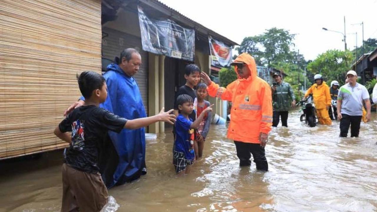 Pemkot Tangerang Sigap Salurkan Ribuan Kisdam untuk Penanganan Banjir di Ciledug