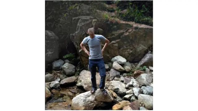 Foto Orang Mirip 'Penampakan' di Google Street View Ini Bikin Ngakak