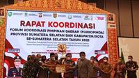 Pemkot Palembang meraih penghargaan sebagai Kota Terbaik Program Keroyok Vaksinasi COVID-19 (Liputan6.com / Nefri Inge)