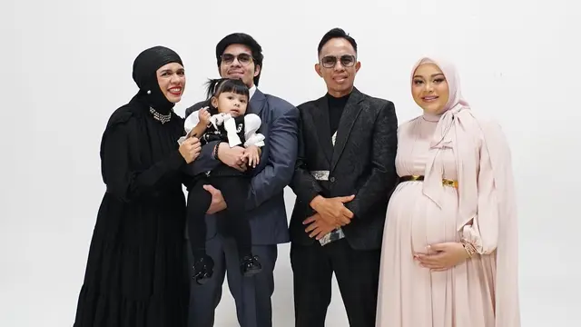 Pemotretan keluarga Aurel Hermansyah Bersama Orang Tua, Tampil Makin Kompak