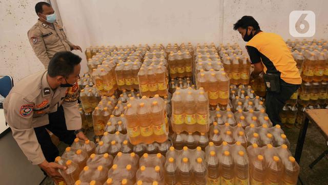 Operasi Pasar Minyak Goreng di Polres Jaksel