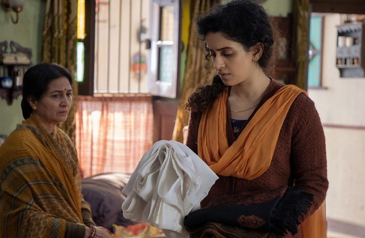 9 Rekomendasi Film India Keluarga Terbaru Sajikan Drama, Komedi, dan Nilai Kehidupan - Cocok Jadi Hiburan Seru