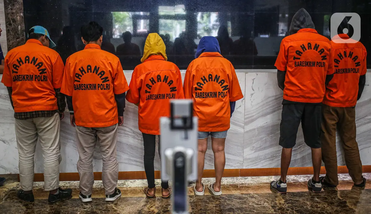 Dalam kasus tersebut kepolisian berhasil menangkap 11 tersangka perjudian daring. (Liputan6.com/Faizal Fanani)