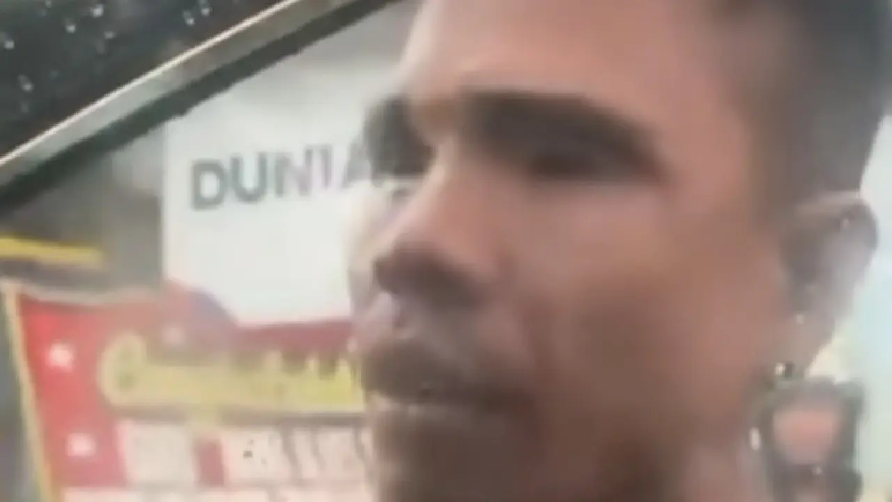 Sebuah video yang kemudian viral di media sosial memperlihatkan aksi dua orang yang diduga mata elang (matel) ribut dengan pengendara mobil di RSU Kota Tangerang Selatan.