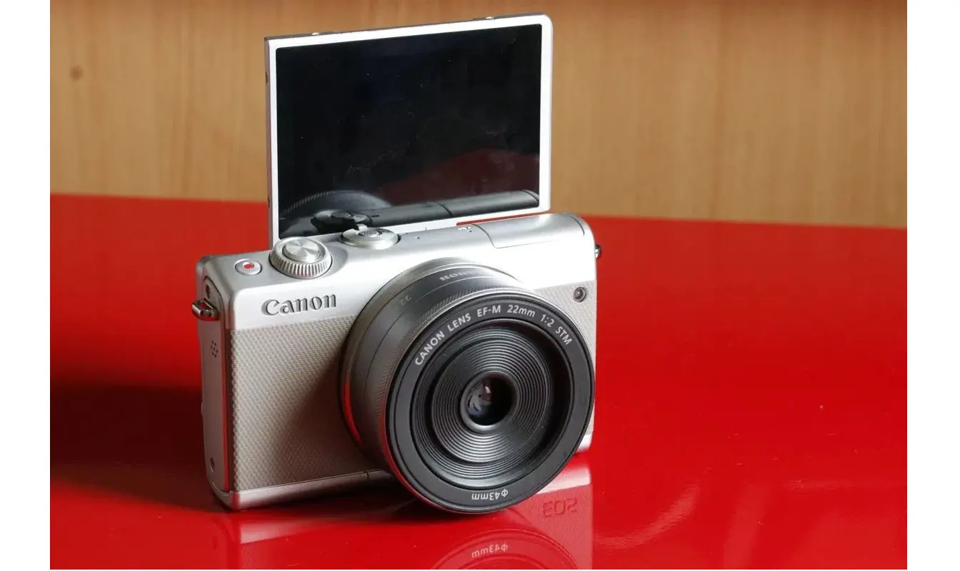 Canon EOS M100 (Foto: yangcanggih.com)