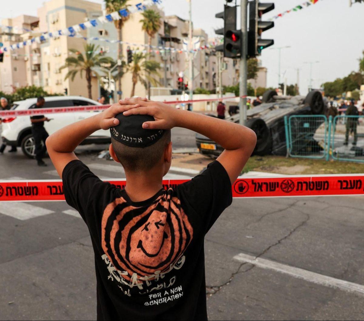 Seperti dilansir dari The Times of Israel, menurut pihak RS Hadassah Eim Kerem di Yerusalem, Palestina, Ben Gvir mengalami memar dan patah tulang rusuk akibat kecelakaan itu. Foto: REUTERS / Shannon Stapleton