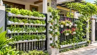 7 Ide Kebun Mini di Pagar Rumah Menggunakan Pipa PVC, Hunian Sejuk dan Asri