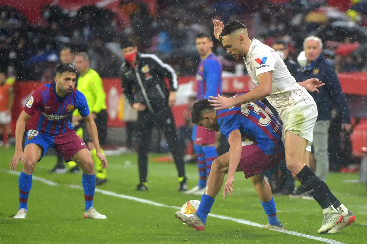 Barcelona Gagal kalahkan 10 Pemain Sevilla