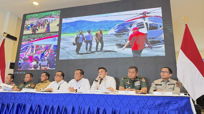 Seskab Teddy Ungkap Prabowo Kirim Helikopter Pribadi untuk Gubernur Aceh Saat Bencana