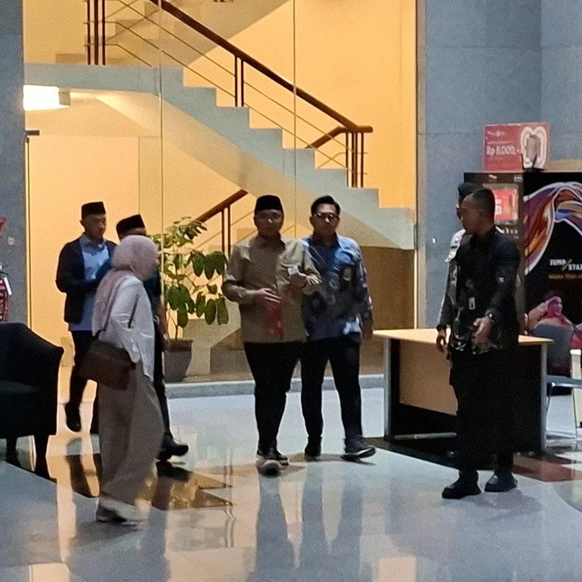 Eks Menag Yaqut Usai Diperiksa KPK