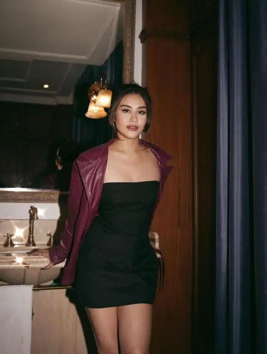 Aaliyah Massaid juga kerap kali memamerkan body goals di media sosial. Penampilan yang menawan ini pun sukses bikin iri netizen [instagram/aaliyah.massaid]