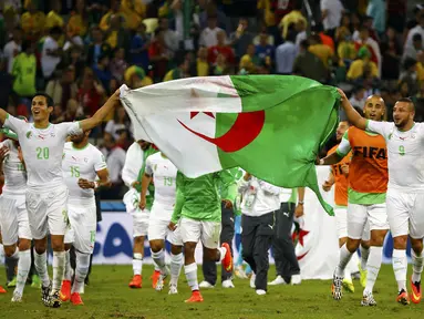 Timnas Aljazair sukses melaju ke babak 16 besar Piala Dunia 2014 usai mengimbangi Rusia 1-1 di Stadion Baixada, Curitiba, Brasil, (27/6/2014). (REUTERS/Damir Sagolj)