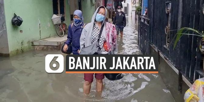 VIDEO: Warga Cengkareng Jakarta Terobos Banjir Demi Sampai ke Tempat Kerja