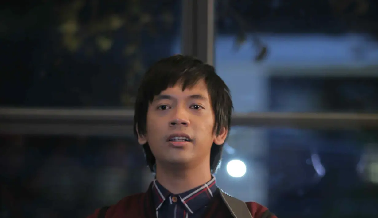 "Konsepnya unik dan baru di Indonesia, bisa dibilang ribet. Enggak semua klip maker bisa mengaplikasikan teknik 360 ini. Kita band mainstream pertama yang pakai ini," kata Rian. (Andy Masela/Bintang.com)