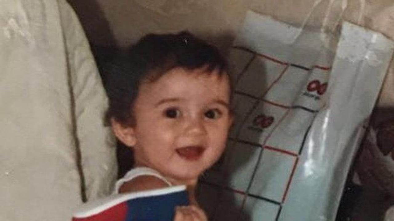 Seperti inilah salah satu potret Julie Estelle saat masih bayi. Begitu menggemaskan, ya.