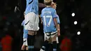 Sang pemain diberi kesempatan untuk mengucapkan kata-kata perpisahan sebelum benar-benar meninggalkan stadion. (Paul ELLIS/AFP)