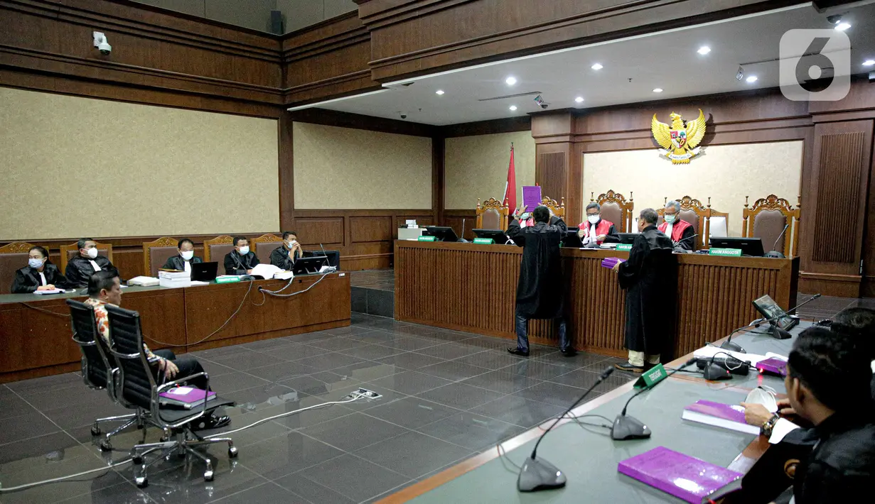 Suasana sidang lanjutan terdakwa kasus dugaan suap penghapusan red notice Joko Tjandra, Irjen Pol Napoleon Bonaparte di Pengadilan Tipikor, Jakarta, Senin (9/11/2020). (Liputan6.com/Faizal Fanani)