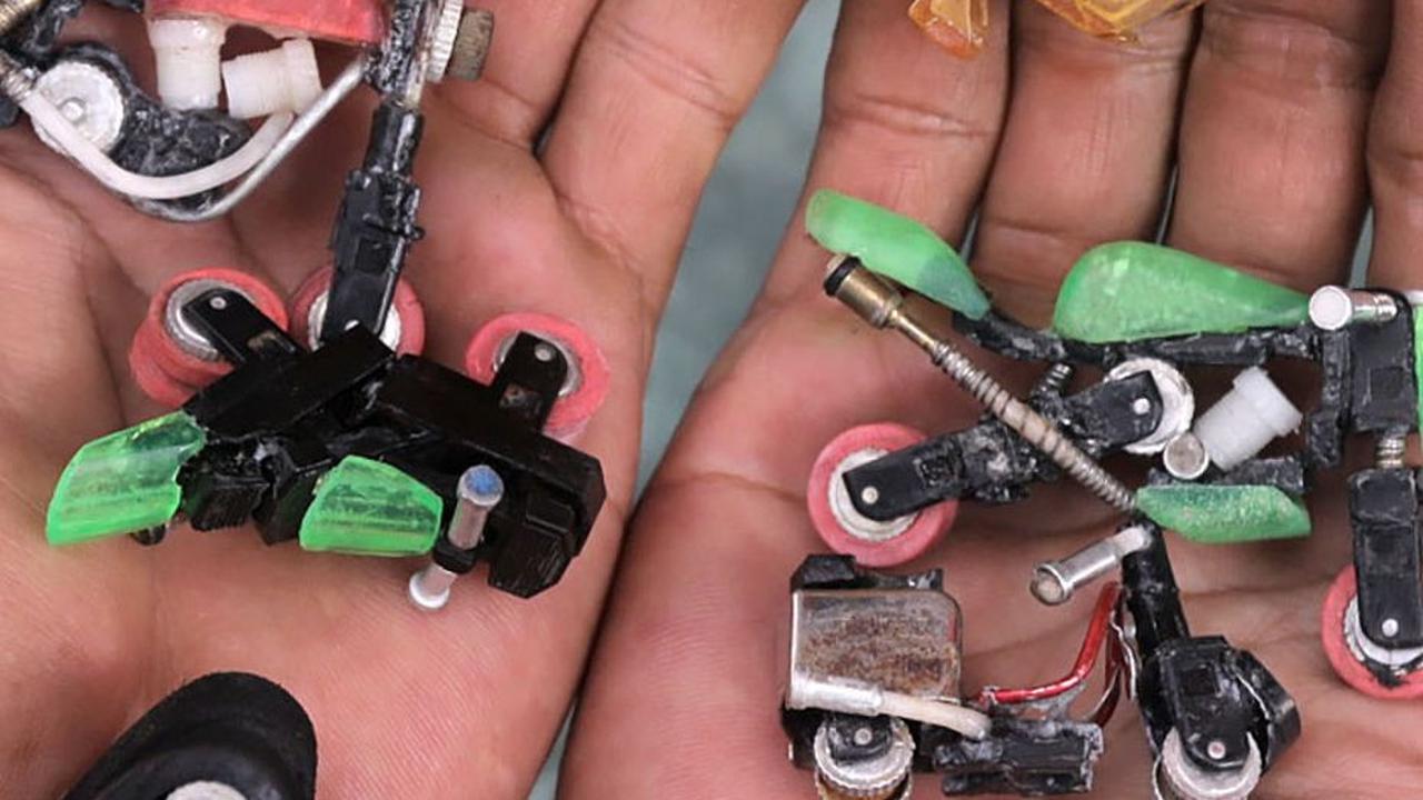 FOTO: Kreativitas Petugas UPS  Menyulap Limbah Korek Api Gas Menjadi Mainan 'Hot Wheels', Hasilnya Keren-Keren