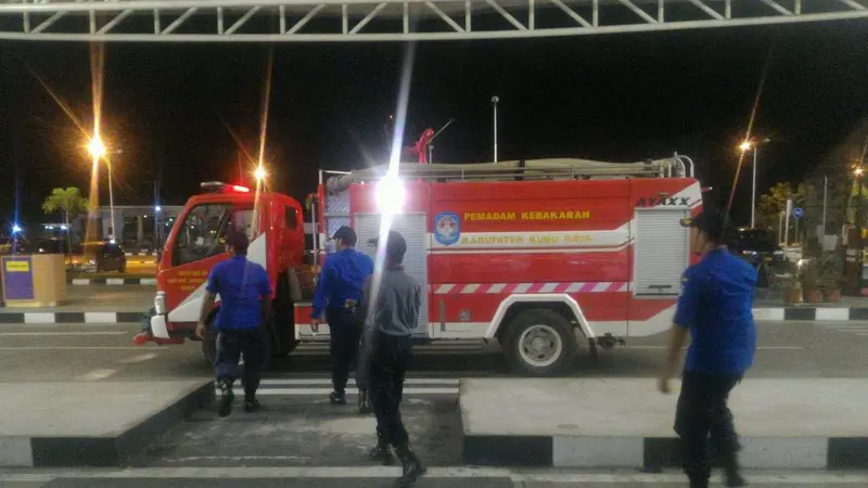  Situasi di Bandara Supadio Pontianak saat penumpang iseng ada bom di pesawat Lion Air. (dok Polda Kalbar)