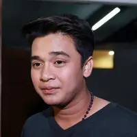 Dijumpai di kawasan Mampang, Jakarta Selatan, Jumat (7/8/2015), pemilik nama Johnny Billy ini merasa bersyukur karena bisa berkiprah di dunia entertainment layaknya sang kakak.  (Wimbarsana/Bintang.com)