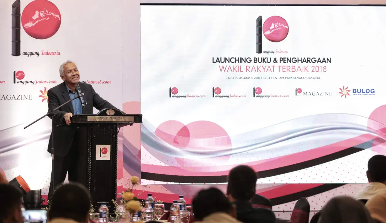 Wakil ketua DPR fraksi demokrat  Agus Hermanto memberikan sambutan dalam acara penghargaan wakil rakyat terbaik 2018 oleh Panggung Indonesia di Jakarta, Rabu (29/8).(Liputan6.com/ Faizal Fanani)