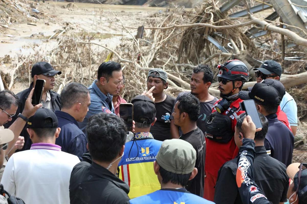 FOTO: AHY Pimpin Langsung Penanganan Cepat Pemulihan Banjir dan Longsor di Aceh Tamiang