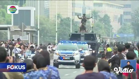 Fokus : Kapal Penumpang Terbakar di Tengah Laut Perairan Wakatobi