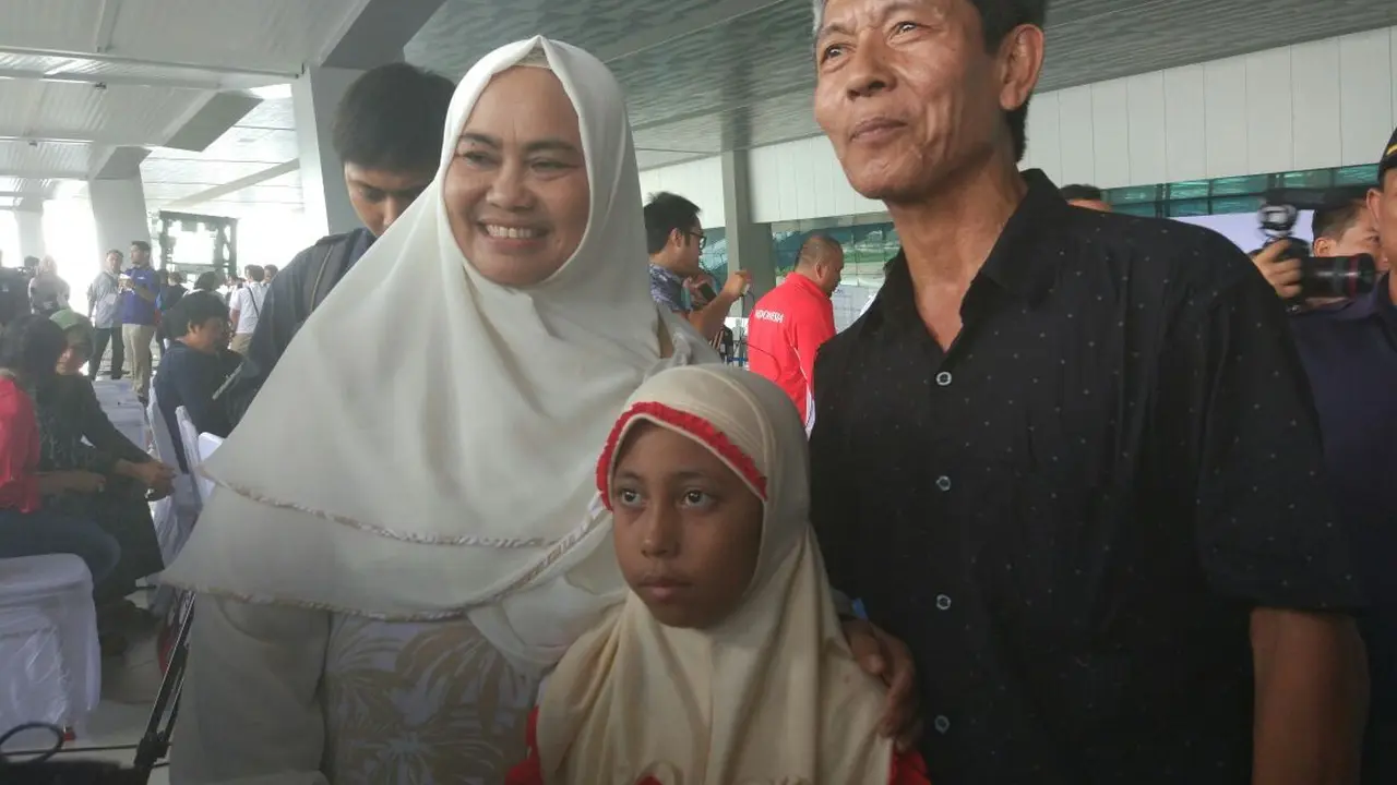 Orangtua Tontowi Ahmad ikut menjemput putranya di Bandara Soekarno Hatta 