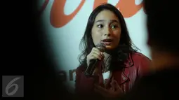 Aktris Tatjana Saphira memberikan komentar saat menghadiri kampanye #rayakannamamu yang digelar Coca-Cola Indonesia di Jakarta, Rabu (13/1/2016). Tatjana Saphira mendukung kampanye melawan bullying verbal. (Liputan6.com/Herman Zakharia)