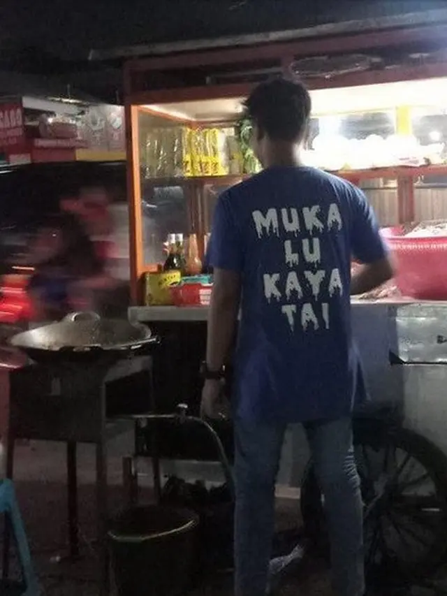 baju dengan tulisan nyeleneh