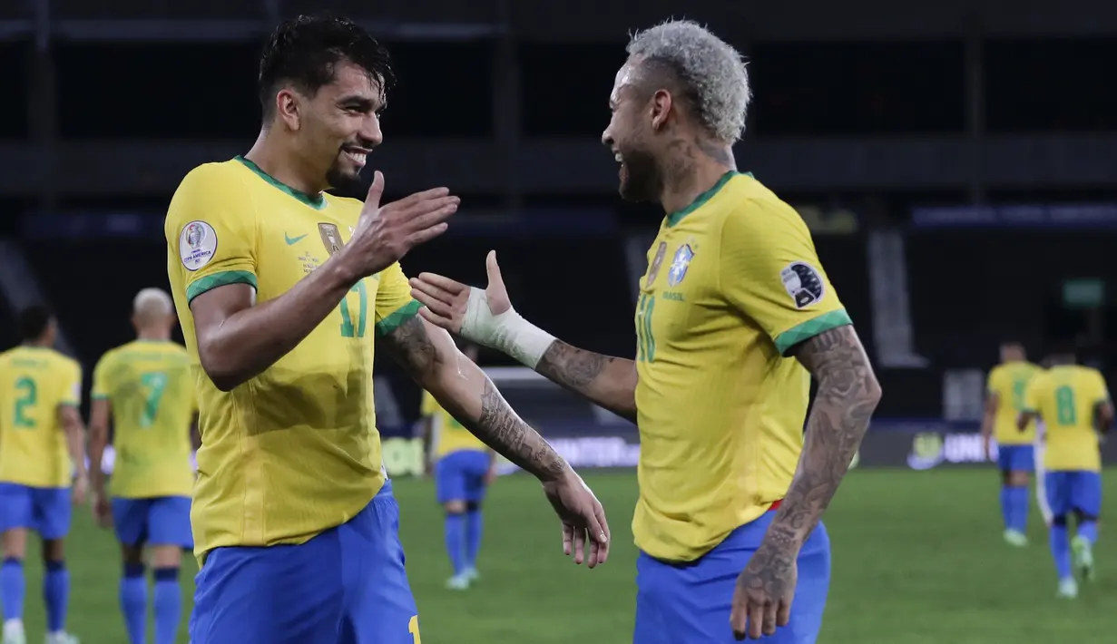 Dominasi Brasil akhirnya berbuah hasil pada menit ke-35. Aksi individu Neymar yang menyerang dari sisi kiri pertahanan lawan akhirnya dapat dikonversi oleh Lucas Paqueta yang berdiri bebas tanpa bayang-bayang. Papan skor berubah menjadi 1-0 dengan keunggulan Brasil. (Foto: AP/Silvia Izquie)