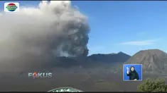 Meski aktivitas Gunung Bromo meningkat, justru aktivitas wisatawan di sekitar Gunung Bromo berlangsung normal, bahkan meningkat lantaran libur akhir pekan.