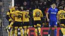 Skuad berjuluk The Gills itu kalah 0-2 dari tim Liga Inggris, Wolverhampton saat laga 16 besar yang berlangsung di Molineux Stadium, Rabu (21/12/2022) dini hari WIB. (AP/Rui Vieira)
