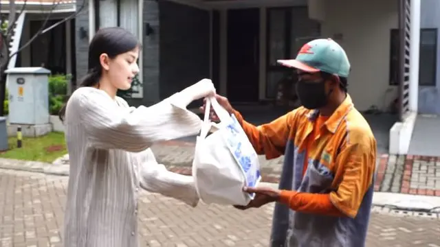 Potret Kimberly Ryder dan Edward Akbar Gelar Aqiqah Anak Kedua. (Sumber: YouTube/@edward kimberly)