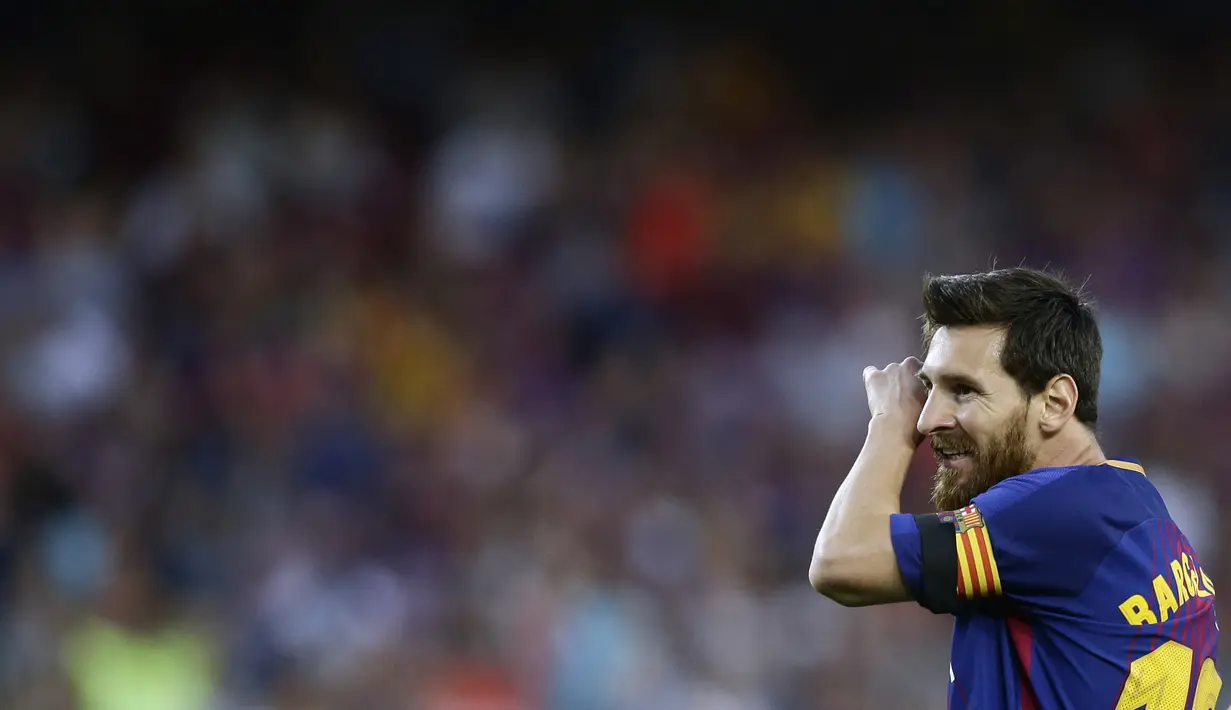 Ekspresi Lionel Messi, saat timnya melawan Real Betis pada laga La Liga Spanyol di Camp Nou stadium, Barcelona, (20/8/2017). Barcelona menang 2-0. (AP/Manu Fernandez)