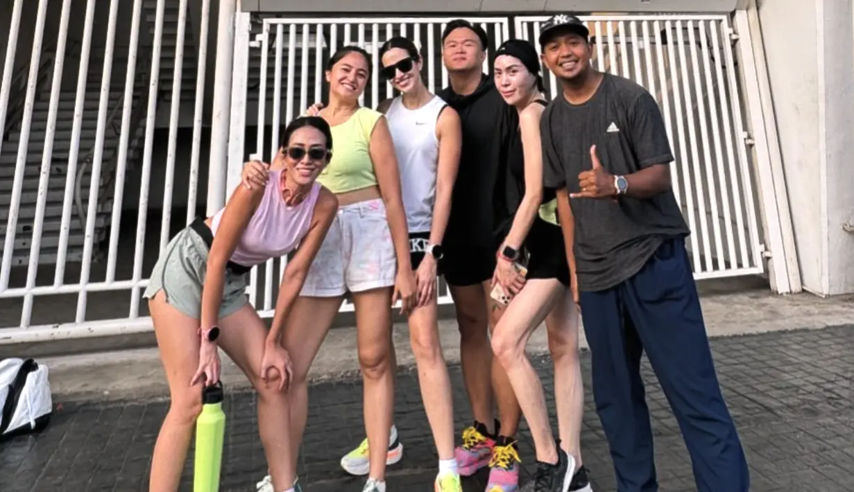 Terlihat Marshanda juga lakukan olahraga lari bersama sang sahabat, Nia Ramadhani. [Foto: Instagram/ Marshanda]