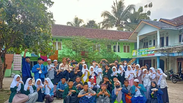 Santri Darun Nadwa semangat belajar budidaya maggot