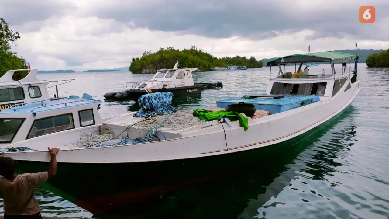 Kapal milik pelaku pembom ikan di Banggai Laut