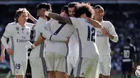 Para pemain Real Madrid merayakan gol ke gawang Granada pada pekan ke-16 Liga Spanyol. Madrid menang 6-0 di Santiago Bernabeu, Sabtu (7/1/2017) malam WIB. (twitter.com/realmadrid)