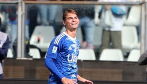 Pemain Como, Nico Paz, merayakan gol yang dicetaknya dalam pertandingan Serie A&nbsp;melawan Cremonese di Stadion Giuseppe Sinigaglia, Como, Italia, Sabtu, 27 September 2025. (Antonio Saia/LaPresse via AP)