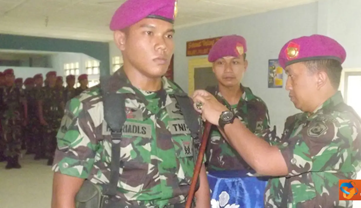 Citizen6, Surabaya: Danmenbanpur-1Mar Kolonel Marinir Nurri A. Djatmika mengunjungi Latihan Dalam Dinas (LDD) kesehatan lapangan di Batalyon Kesehatan-1 Mar Karang Pilang, Surabaya, Rabu (1/8). (Pengirim: Budi Abdillah)