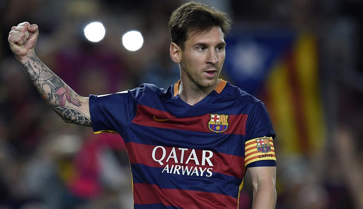 Menurut sang pembuat tato, Roberto Lopez, Tato Mawar dan Lotus merepresentasikan talenta Messi yang berkembang kapanpun. Sementara jendela mawar menyerupai jendela gereja Sagrada Familia di Barcelona.  (AFP/Lluis Gene)