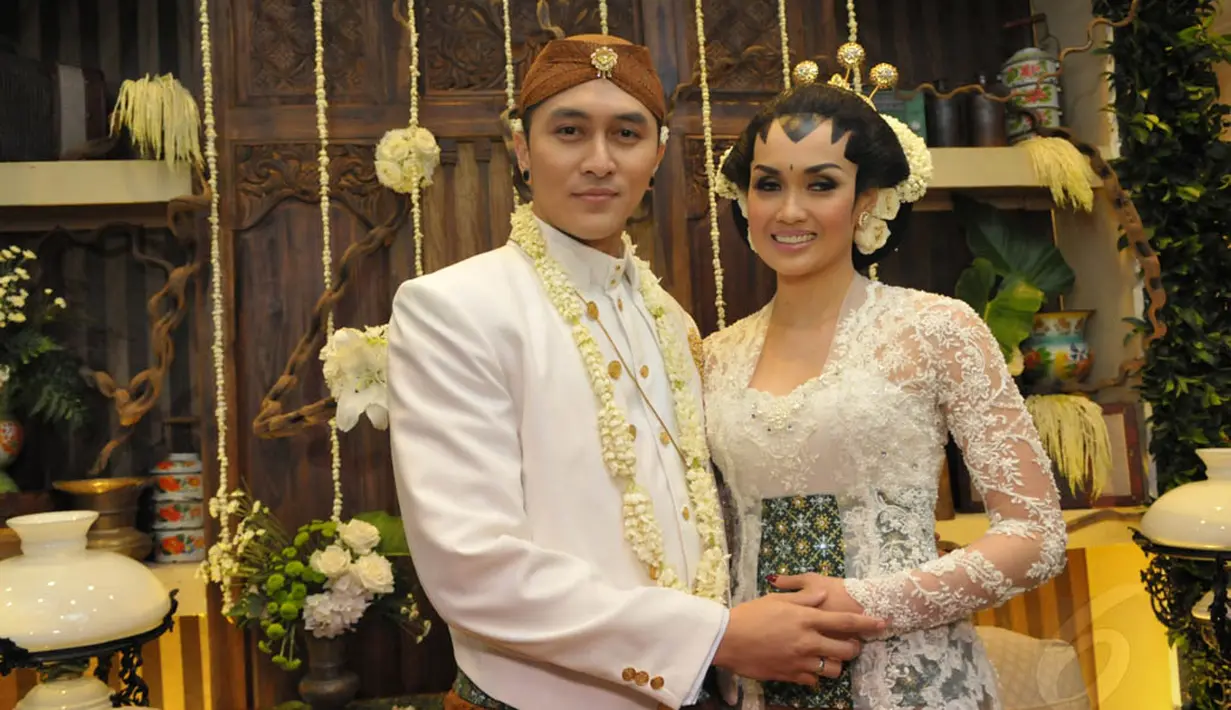 Pernikahan yang kental dengan nuansa adat Jawa ini bertempat di Hotel Grand Mahakam, Jakarta, Kamis (22/5/14). (Liputan6.com/Panji Diksana)