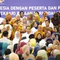 Nasabah PNM bersama Presiden Jokowi. (Liputan6.com/ ist)