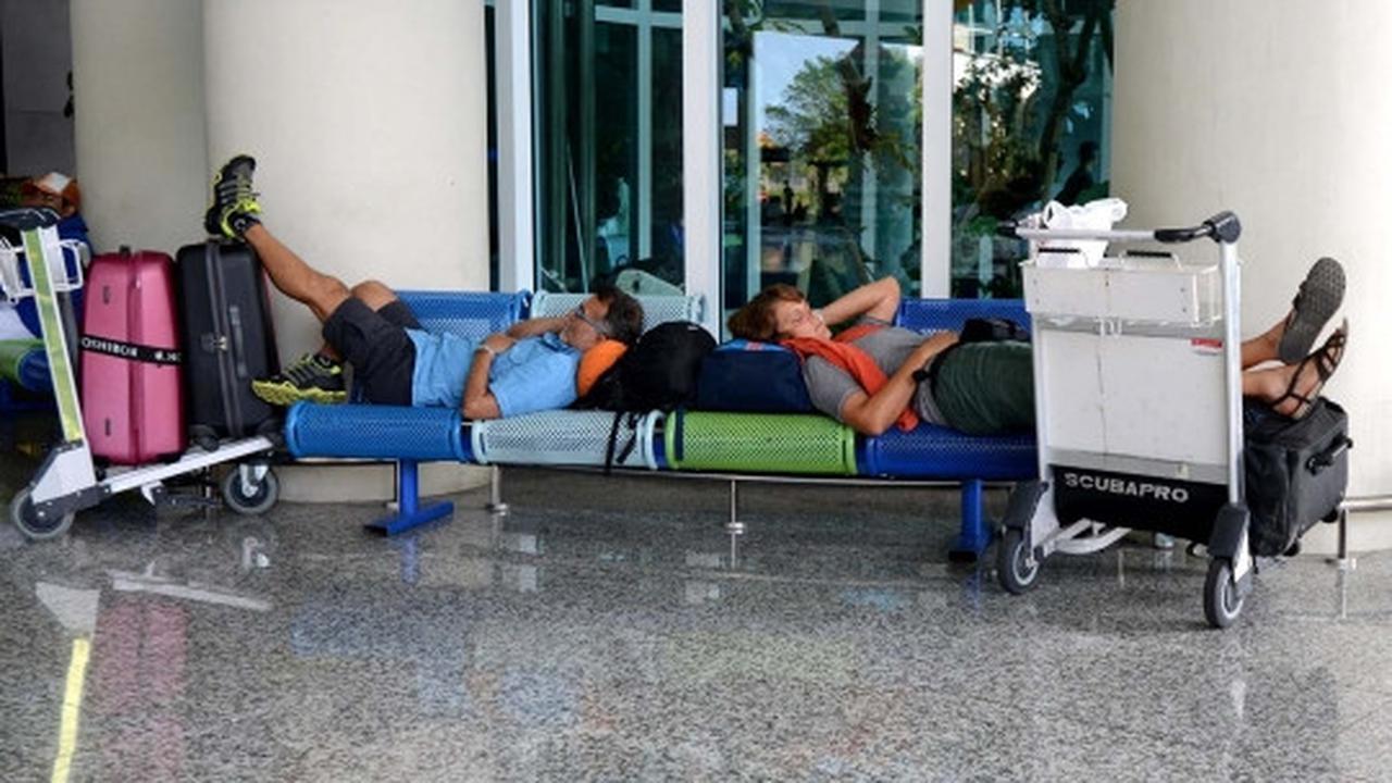 Kegelisahan penumpang di Ngurah Rai batal terbang karena abu Raung