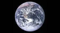 7 Desember menandai hari jadi ke-51 foto keseluruhan Bumi, Blue Marble, yang diambil oleh kru pesawat ruang angkasa Apollo 17 milik NASA saat misi terakhir ke Bulan.