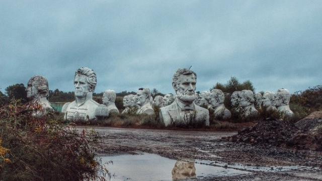 Bangunan Terbengkalai Unik
