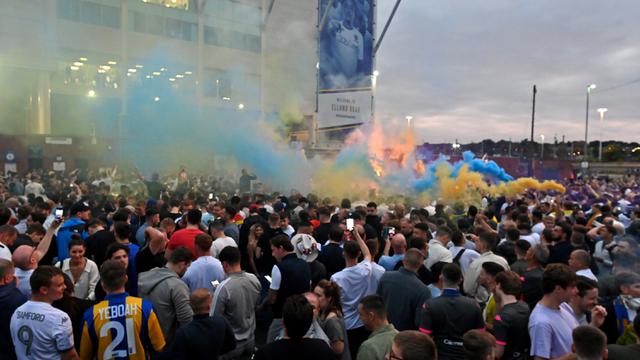 Leeds United Promosi ke Premier League, Suporter Ramaikan Elland Road